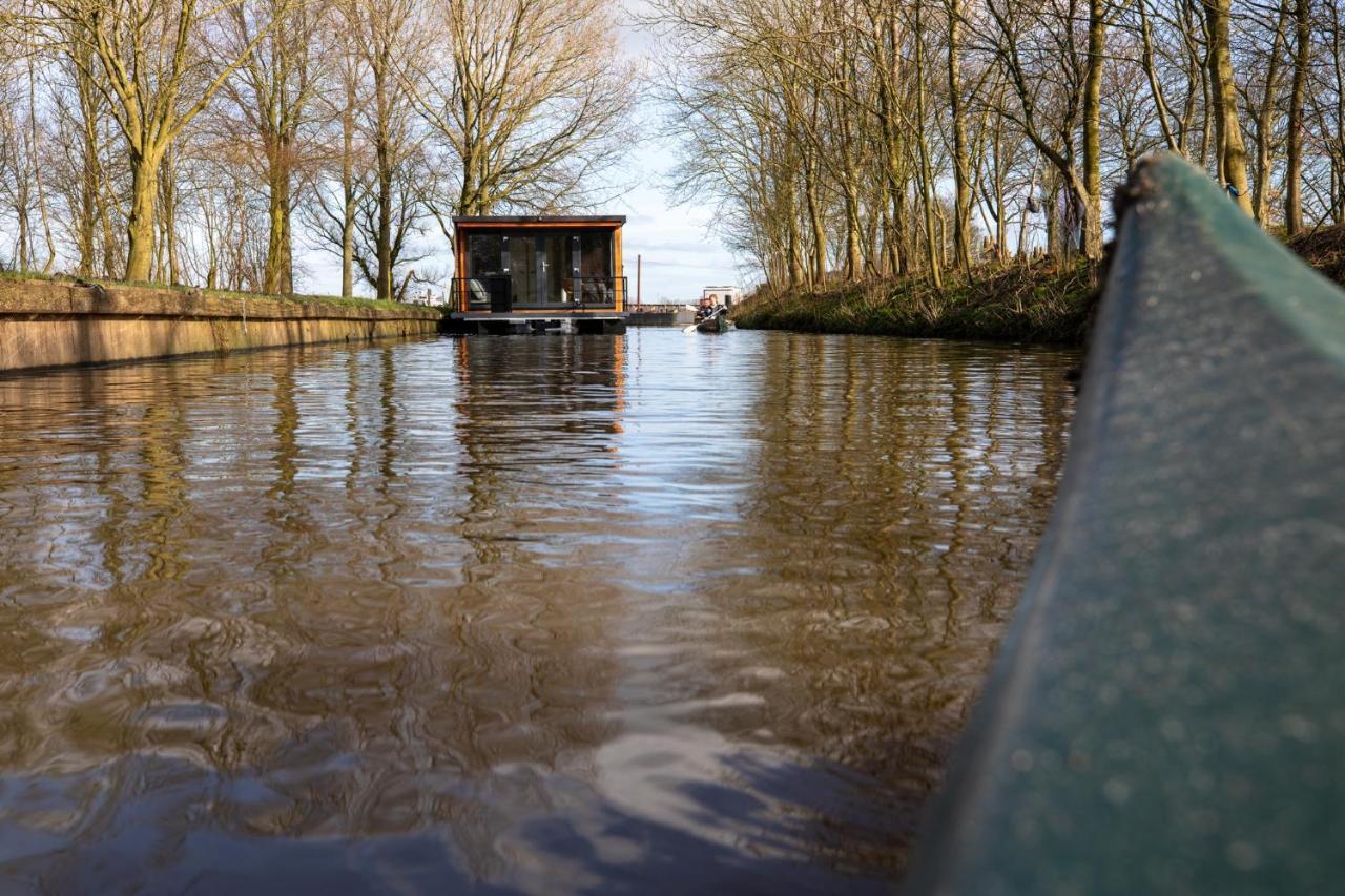 Waterlodges Leeuwarden Weidum Buitenkant foto