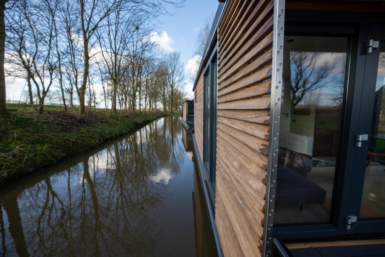 Waterlodges Leeuwarden Weidum Buitenkant foto