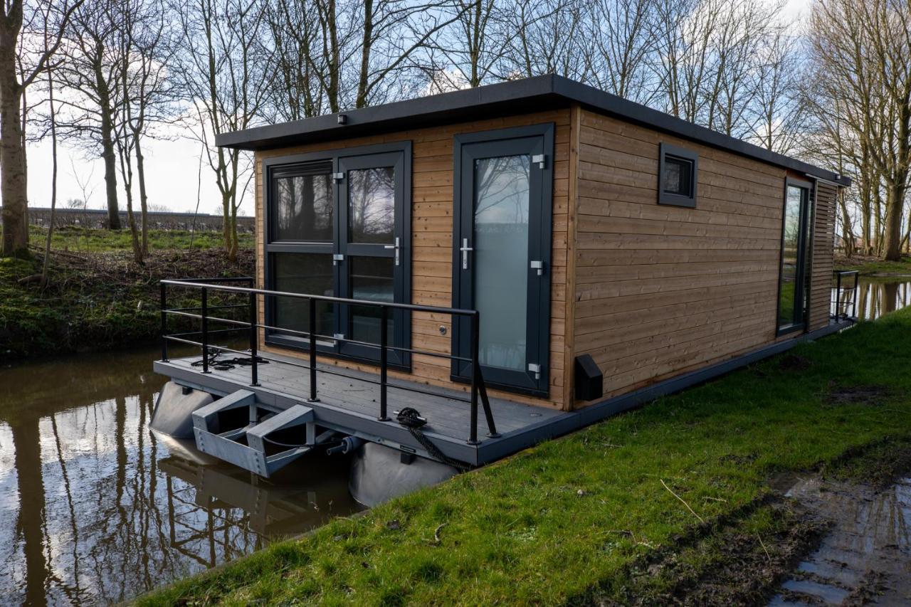 Waterlodges Leeuwarden Weidum Buitenkant foto