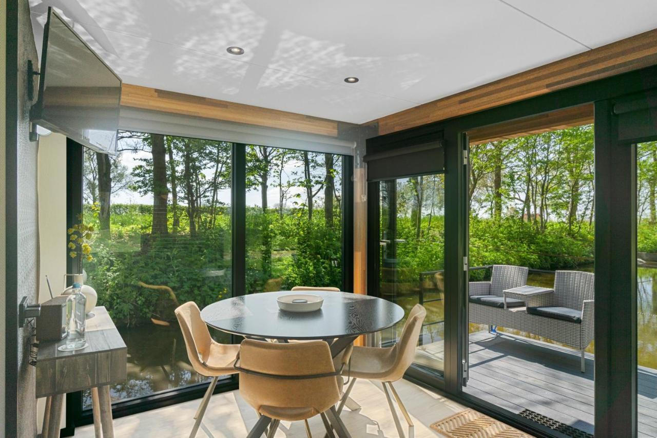 Waterlodges Leeuwarden Weidum Buitenkant foto